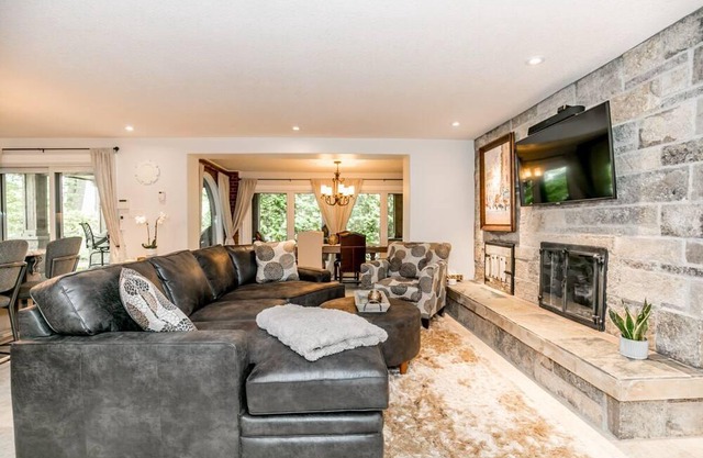 Luxury Lakeside Executive Suite