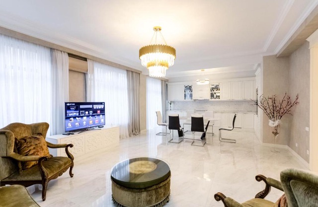 Luxury Landing IV