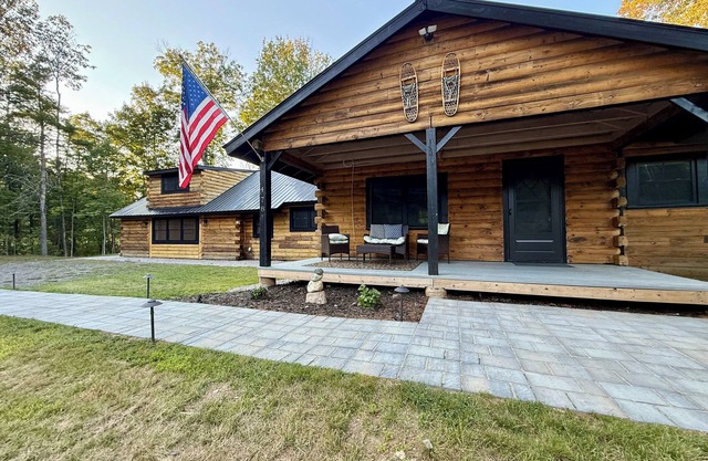 Luxury log cabin in Bartlett, perfect for family or friends in the White Mtns
