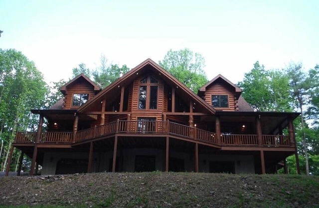 Luxury Log Cabin on private, 25 acre wooded lot - minutes from Raystown Lake