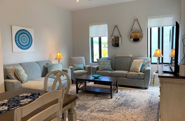 Luxury @ Love Beach | New! | 5 min walk to beach | Pool & Gym | Pet-friendly