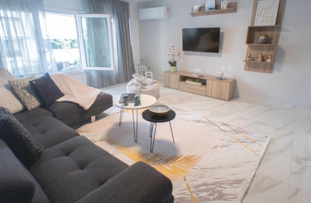 Luxury modern chic 1-bedroom apartment Athens City