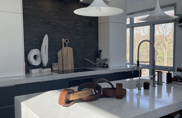 LUXURY MODERN HOME LOADED WITH ALL THE EXTRAS