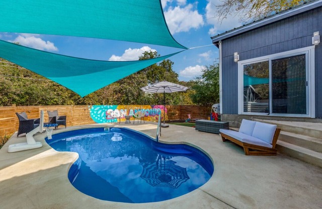 Luxury Modern Home with Heated Pool/Hot Tub, Pool Table, Poker Room & Games
