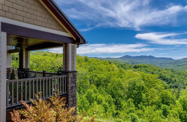 Luxury Mountain Escape | 2BR Amazing Views 1D