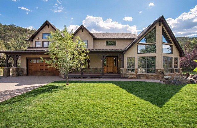 Luxury Mountain Home with Gorgeous Mountain Views and Hot Tub, Near Skiing!