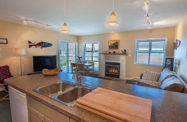 Luxury Oceanfront Condo by OnlyBC 104