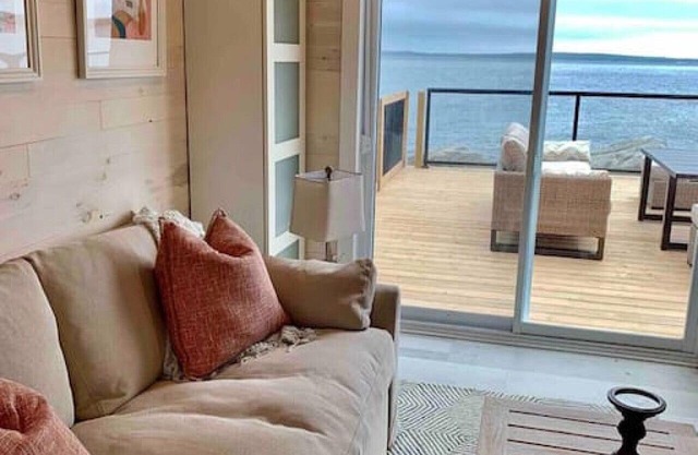 Luxury Oceanfront Retreats 2 private hot tubs and saunas