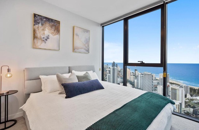 Luxury Oceanview 2-Bed Apartment on 50th Level
