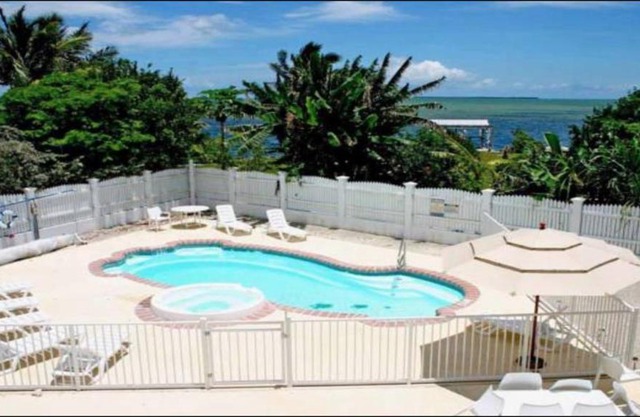 Luxury OceanView Friendly Villa Near Key West