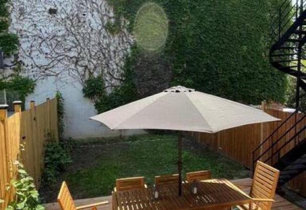 Luxury Old Montreal Parking with Yard Patio 10 Guests