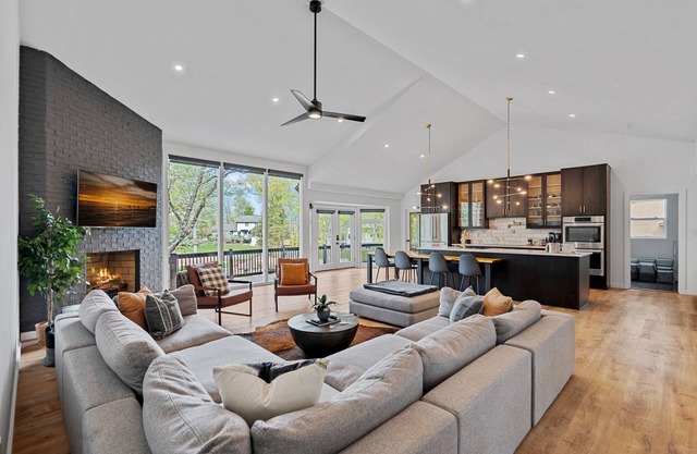 Luxury on the Lake - Waterfront, Private Dock, Kayaks, Paddle Boards, Fire Pit
