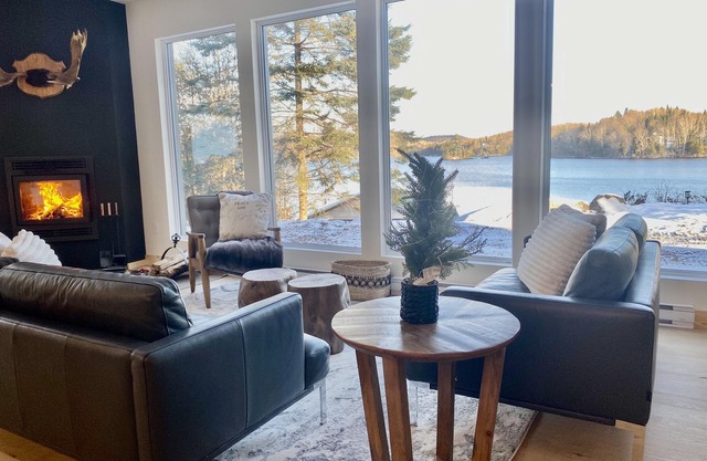 Luxury Panoramic View Waterfront-SPA-Games-Foyer