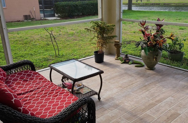 Luxury, peaceful attractive Colonial style home