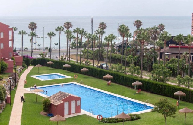 LUXURY PENT HOUSE FRONT SEA VIEW