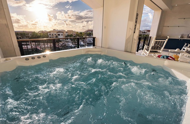 Luxury Penthouse For 13 W/Jacuzzi, Beach Access & View To The Marina At Cap Cana