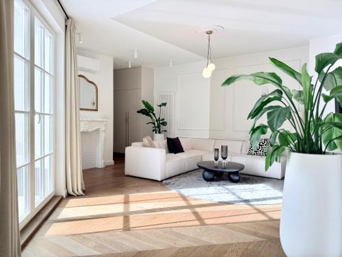 Luxury Penthouse in Center with Terrace & Direct Lift - The Piękna Residences