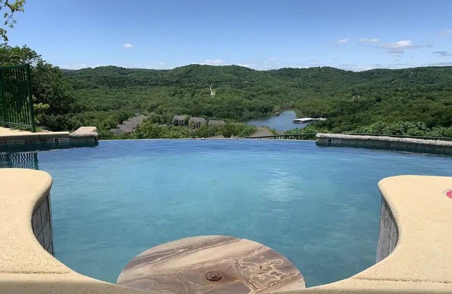 Luxury Penthouse near Silver Dollar City