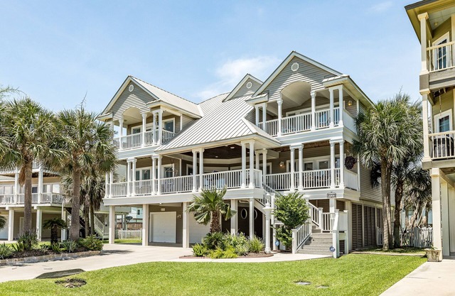 Luxury Pirates Beach home with private pool, tropical bar, hot tub, WiFi & gym