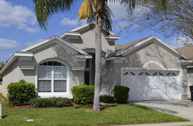 Luxury Pool Home Steps to Disney, 2 Master Suites, Gated, Game Rm, BBQ Free WiFi