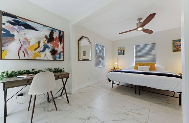 Luxury Pool/KING Bed/Modern/Cozy St. Pete Tampa Beach Getaway