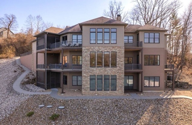 Luxury Private Oasis & 269' Lakefront! 5Bds, 4.5Bath