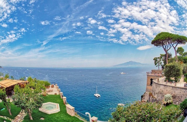 Luxury property with sea views in Sorrento centre