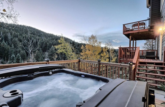 Luxury Red Rocks Hot tub I Great Mountain View