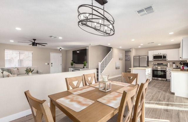 Luxury Remodel in Phoenix ~ EV Charger, Putting Green, Family & Pet-Friendly