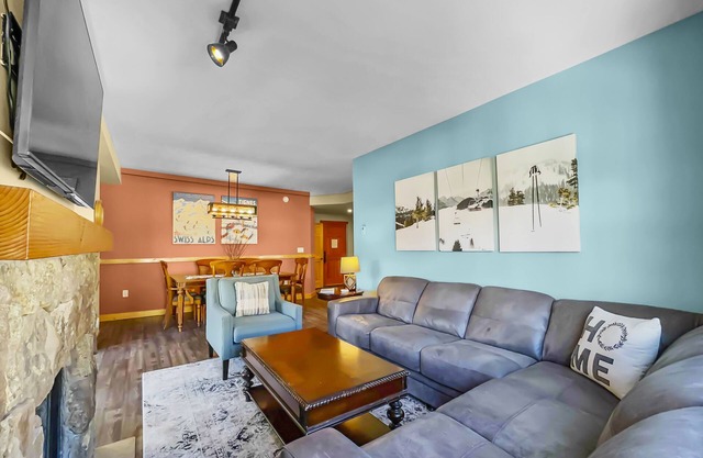 Luxury Remodeled Condo Short Walk to Lifts Incredible View 3 Hot tubs! PP403