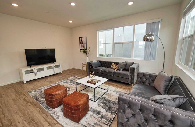 Luxury Retreat on Sunny Gate Lane Awaits Your Arrival - Book Your Stay #41616
