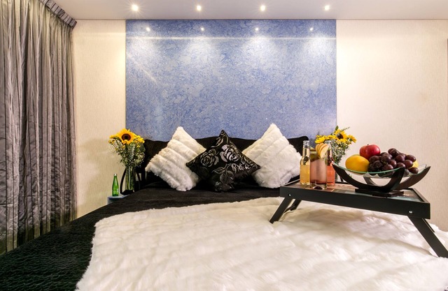 Luxury Room with window