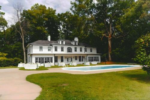 Luxury Rooms at WestWind Estate