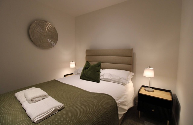 Luxury serviced apartments 1 bed in town centre