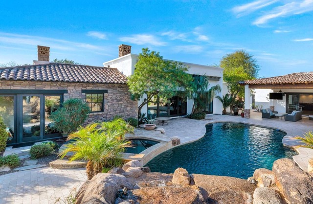 Luxury Single Story Home w/Pool House, Heated Pool/Spa, Outdoor Living, Fire Pit, Garage Parking!