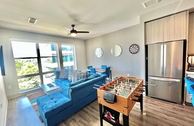 Luxury Skyrise Penthouse w/Rooftop Deck & Pool ✨