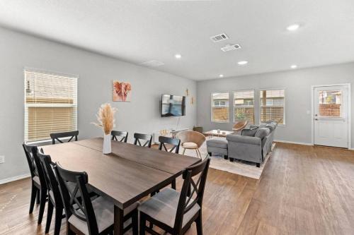 Luxury Spacious GameRoom Sleeps 15 people