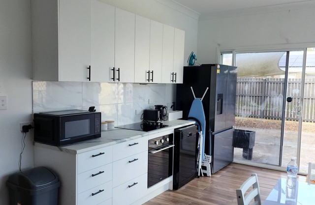 Luxury Stay in Hervey BaynThis luxury and spacious one bed studio available.