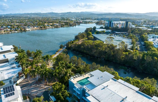 Luxury Stays Varsity-Robina-Bond