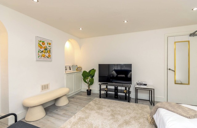 Luxury Studio with Free Parking