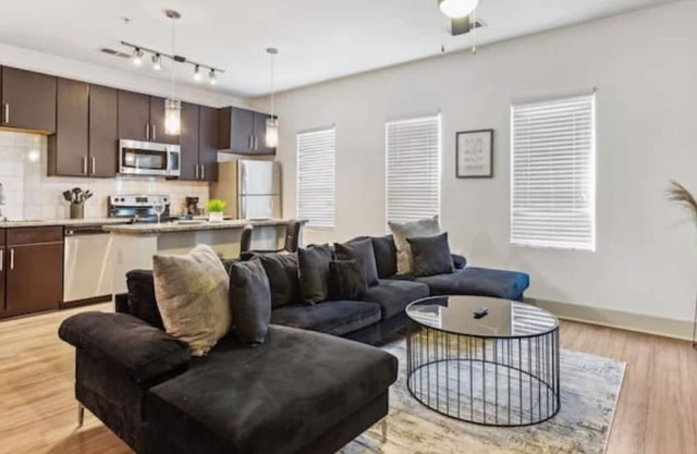 Luxury Suite Mins. From Brave Stadium & Downtown