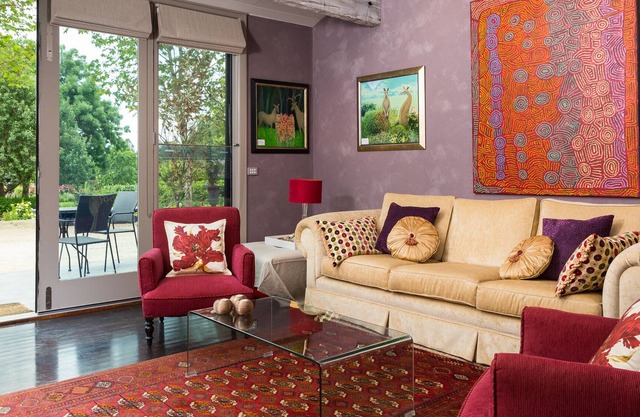 Luxury Suite set in magnificent gardens 8kms from Beechworth