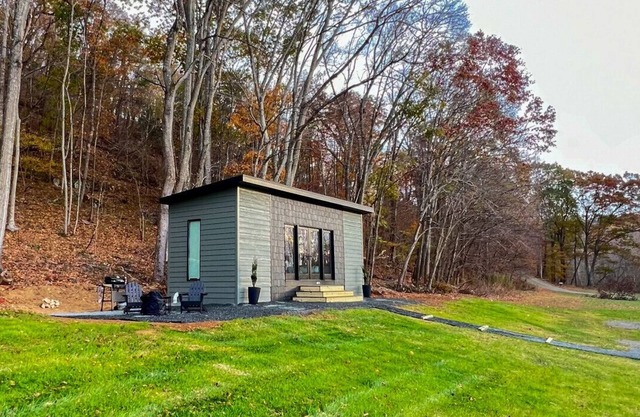 Luxury Tiny Home on Large Farm with Mountain & River Views