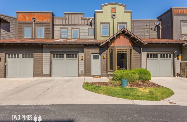 Luxury Town Center Haven! Private Patio with Hot Tub! 15 Min Drive to Resort!