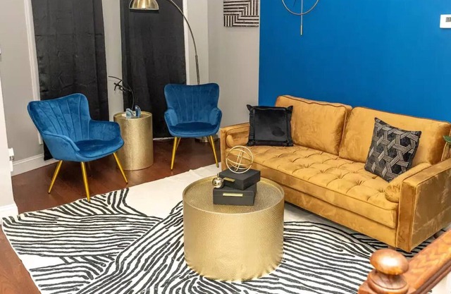 Luxury Townhome in the heart of Baltimore minutes away from Sports Attractions!