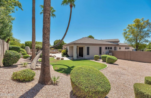 Luxury Tropical Gem in Upscale Arrowhead Lake community. 3 Kings 2 Master Suites