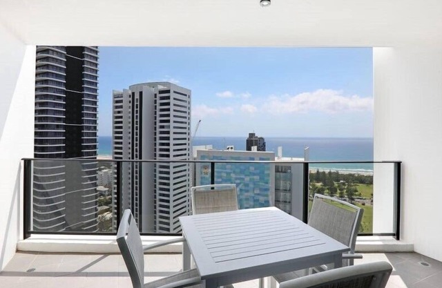 Luxury Two-Bedroom High Floor Apartment in Sierra Broadbeach!