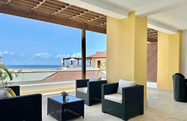 Luxury Upscale Condo, Finely Decorated, Breathtaking Bay Views, Tranquil Retreat