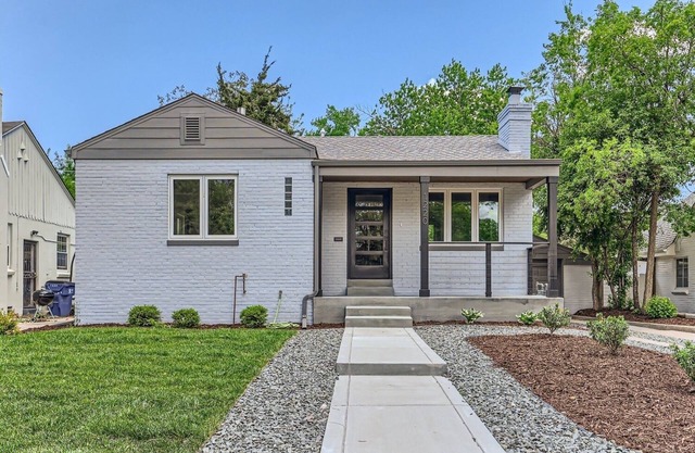 Luxury Urban Oasis: Cozy Cottage with Prime Location