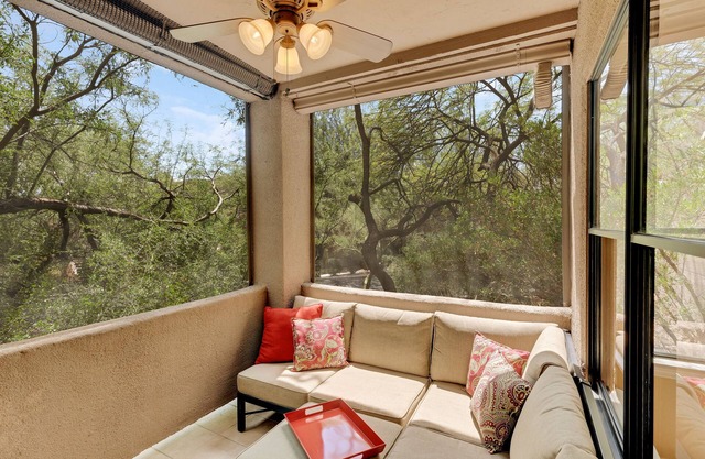 Luxury Ventana Canyon Retreat, Hiking, Pools, Tennis and More!